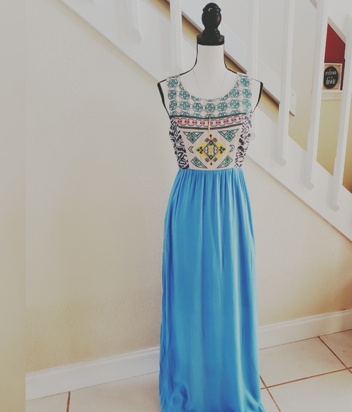 Flying Tomato Dresses & Skirts - Flying Tomato Maxi Aztec Dress